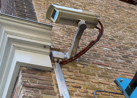 Profilés de protection de câbles caméra de surveillance 